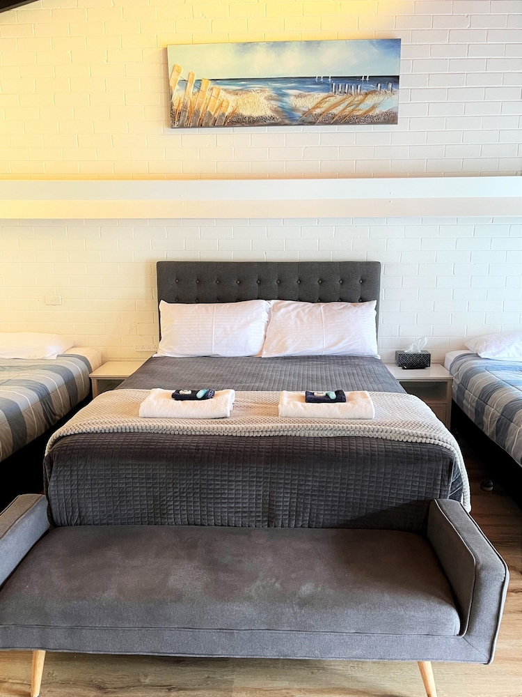 Family Quadruple Room, 1 Bedroom, Non Smoking, Refrigerator & Microwave photo 2