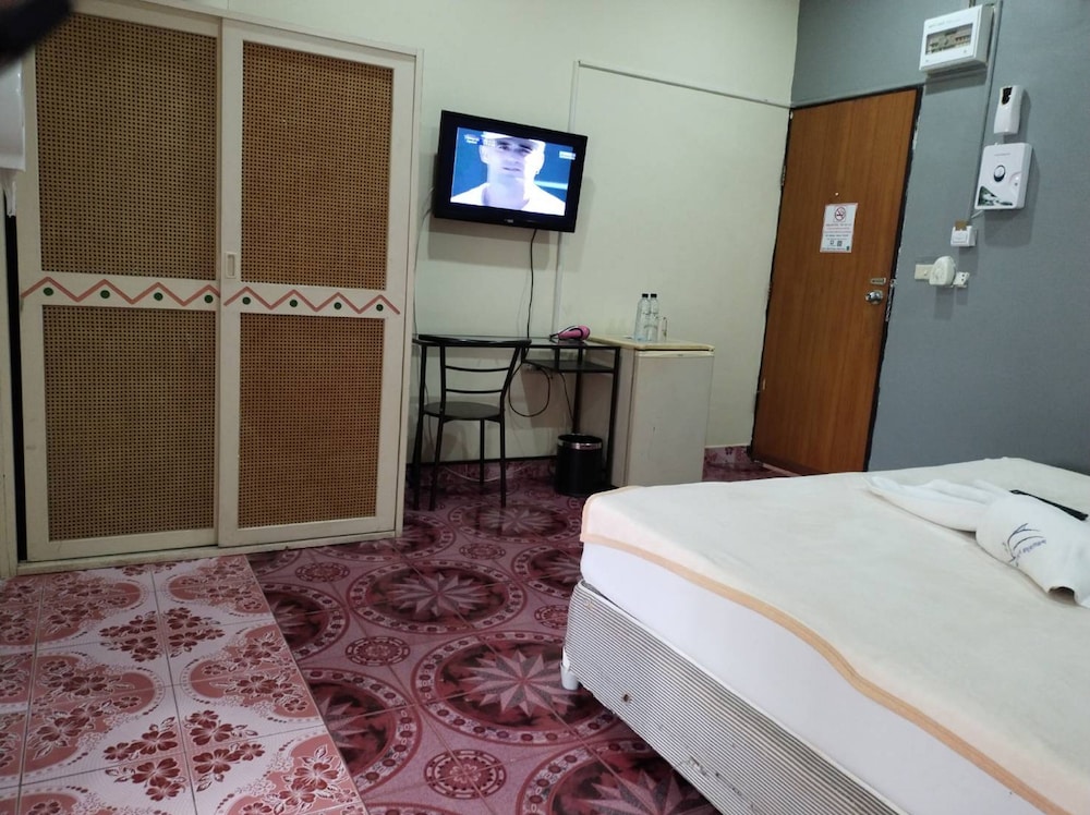 Deluxe Room, 1 Queen Bed, Tower photo 3