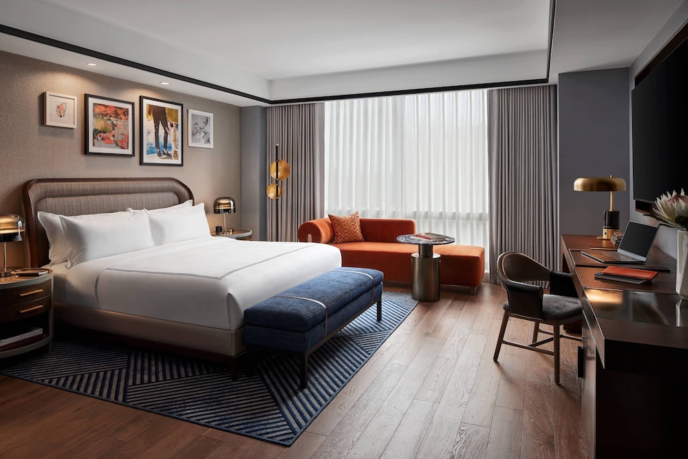 Premier Room, 1 King Bed - Photo 1