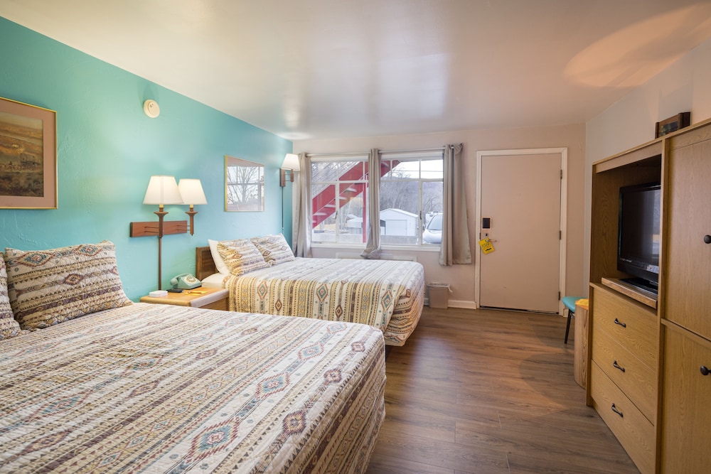 Standard Double Room, 2 Queen Beds