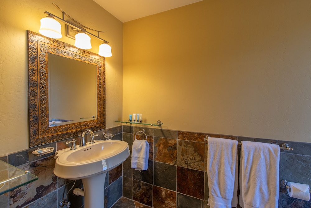 Premium Room (Not Pet Friendly and No Elevator) photo 2