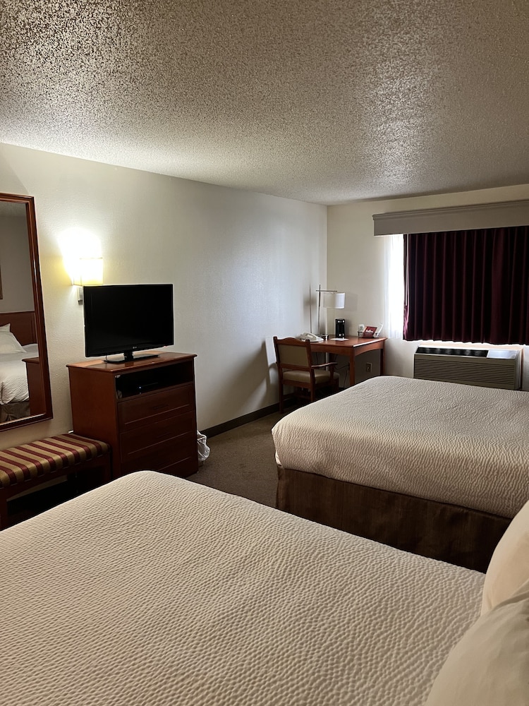 Room, 2 Queen Beds photo 3