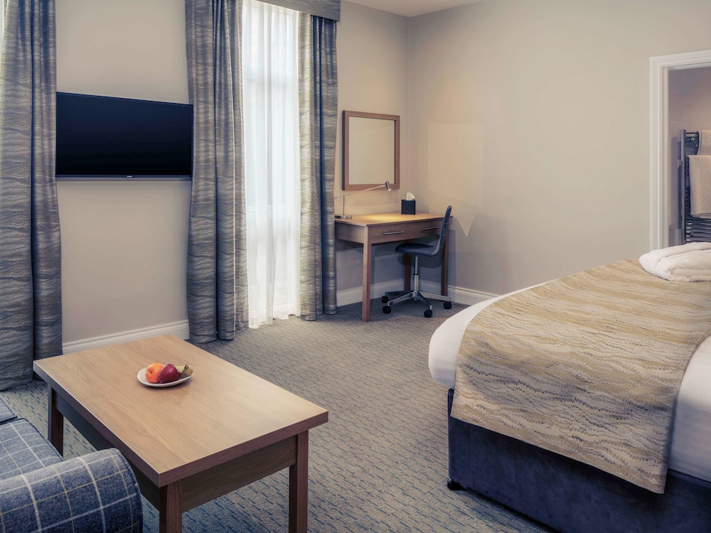 Junior Suite, 1 King Bed with Sofa bed