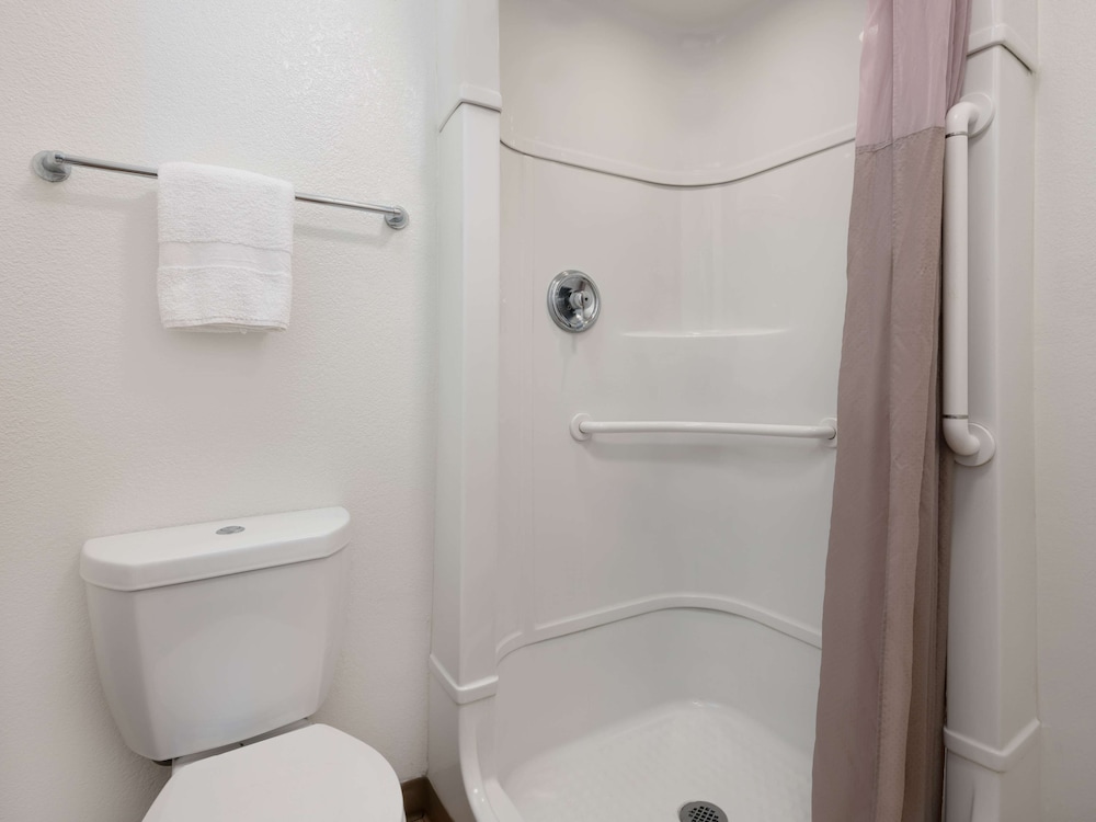 Standard Room, 1 Queen Bed, Accessible, Non Smoking