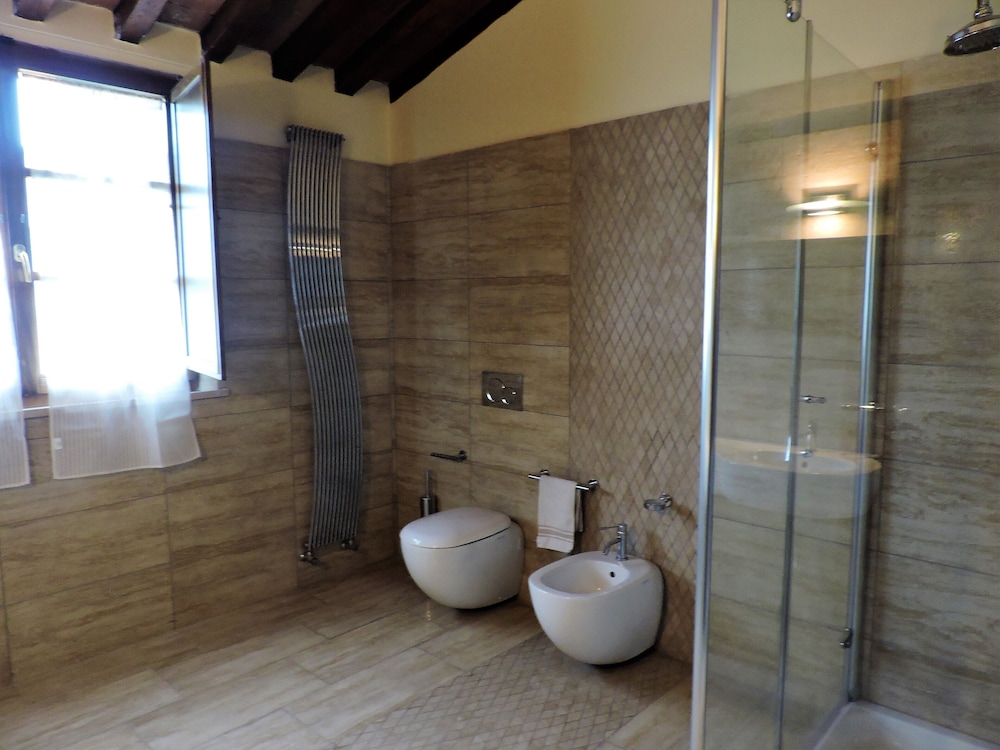 Comfort Double or Twin Room, Shared Bathroom photo 2