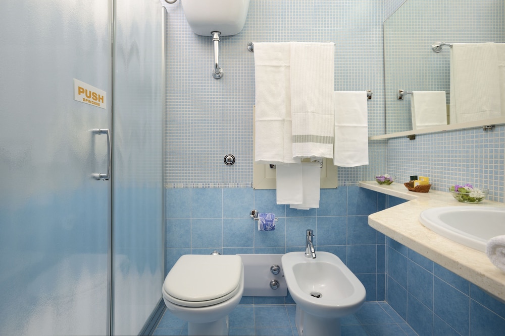 Economy Double Room - Photo 9