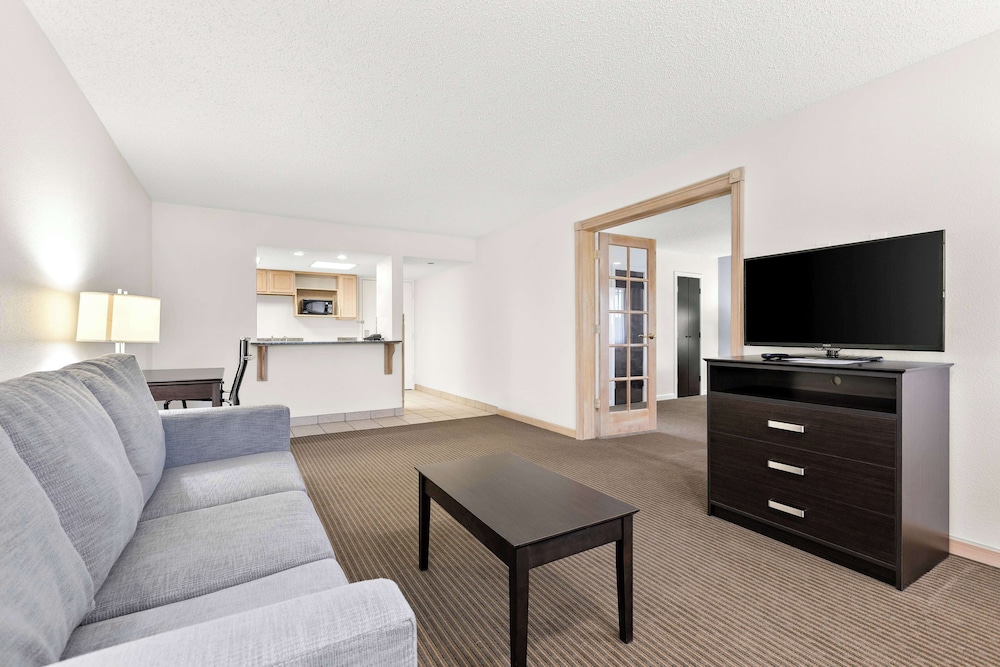 Suite, 1 King Bed, Non Smoking (with Sofabed) - Photo 10