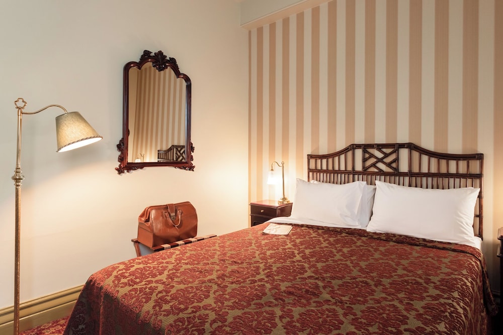 Superior Room Level 3 (Heritage Stair Access Only)