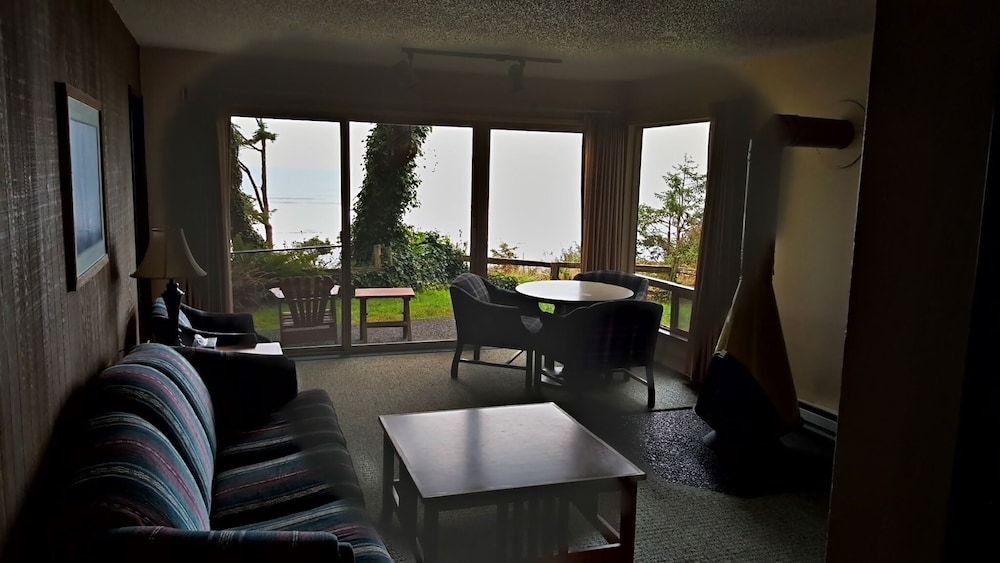 Suite, 2 Queen Beds, Fireplace, Ocean View photo 1