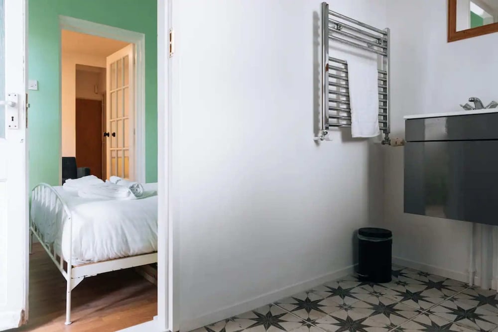 Basic Apartment, 1 Double Bed photo 3