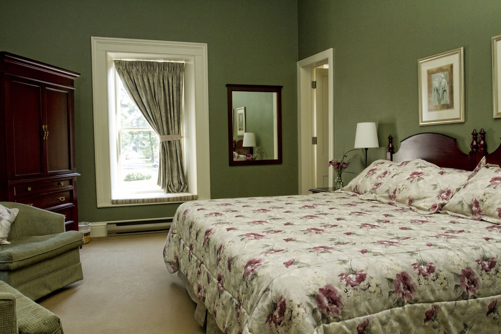 Superior Room, 1 King Bed, Garden View photo 1