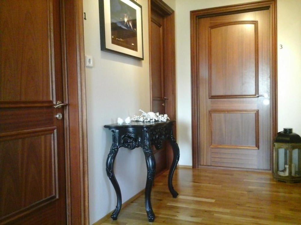 Basic Triple Room, Shared Bathroom photo 3