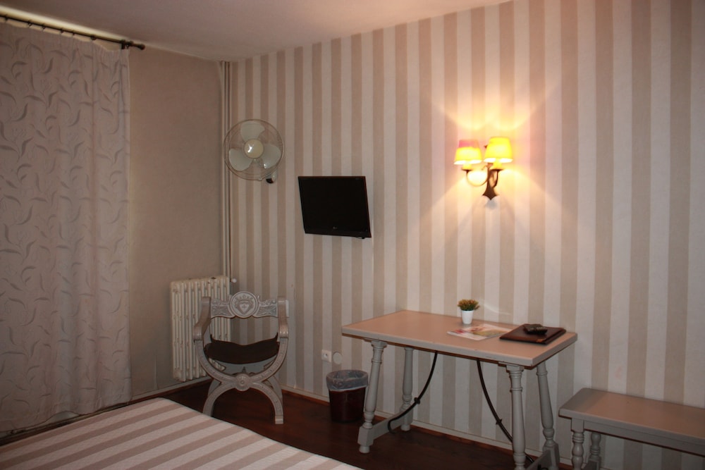 Economy Room photo 3