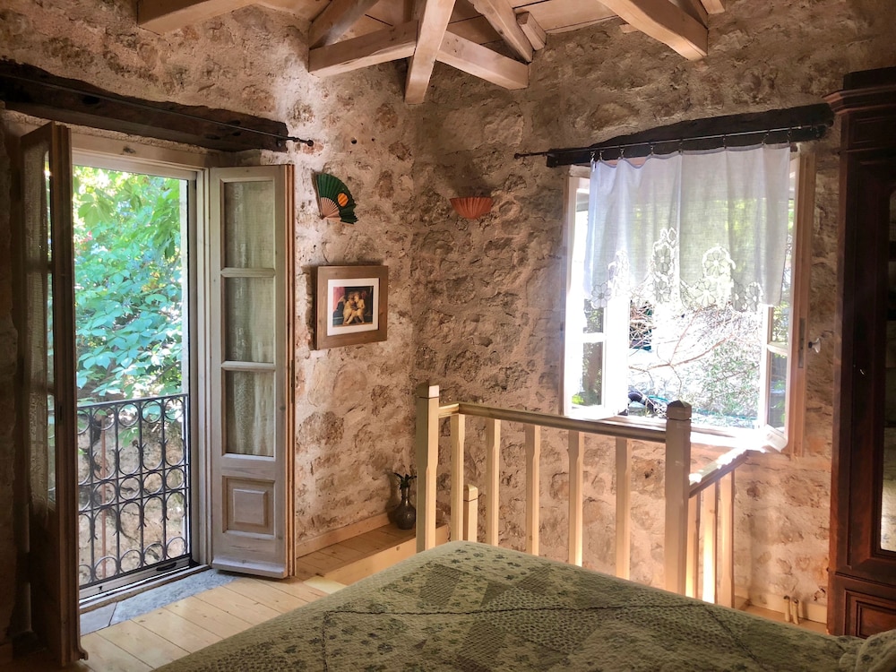 Duplex, 1 Bedroom photo 2