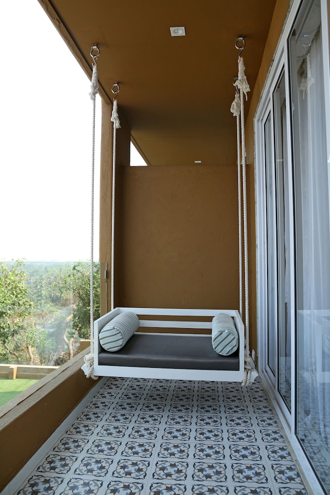 Super Deluxe Cottage with Jacuzzi photo 3