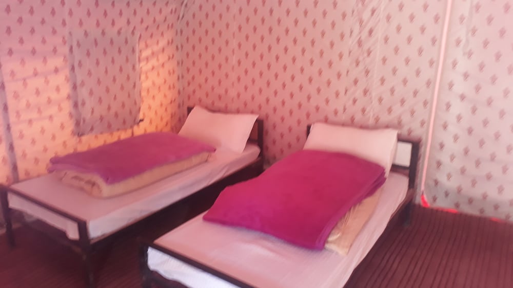 Basic Double or Twin Room, 2 Twin Beds photo 3