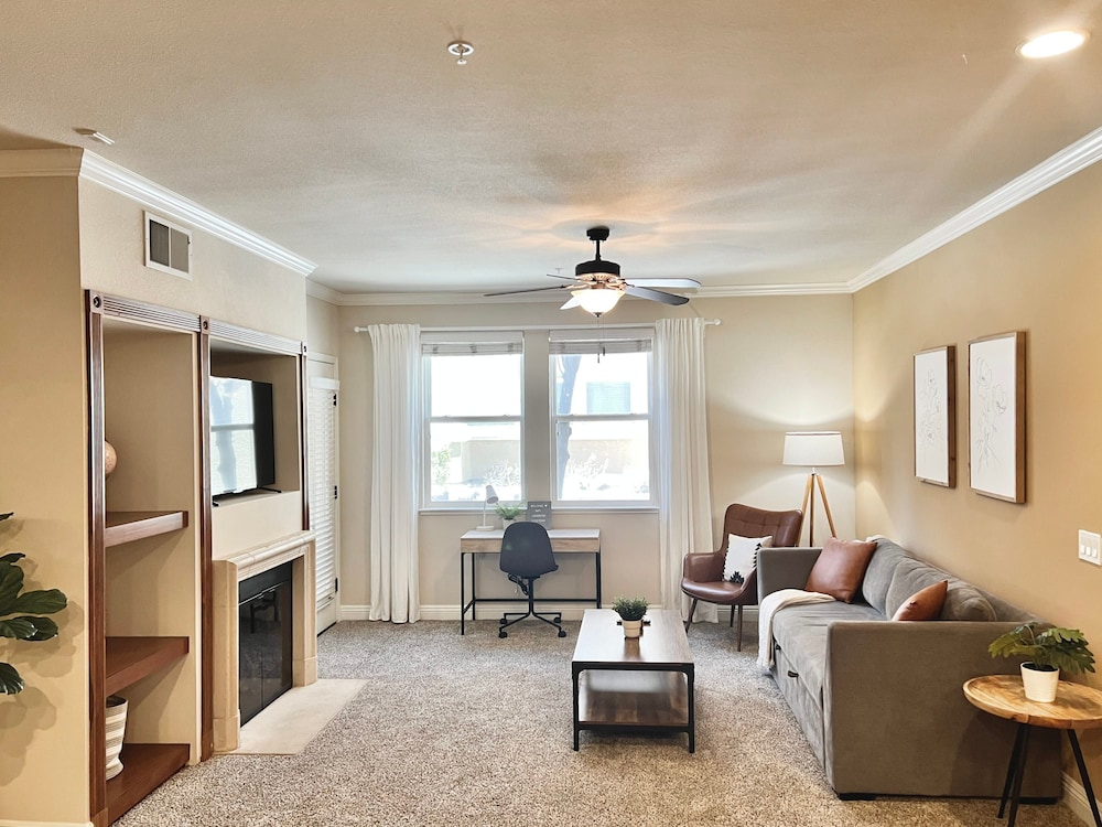 Apartment photo 2