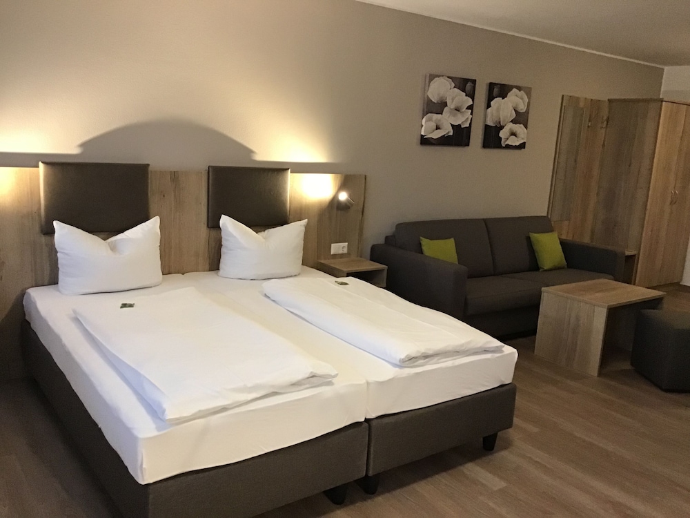 Basic Quadruple Room photo 2