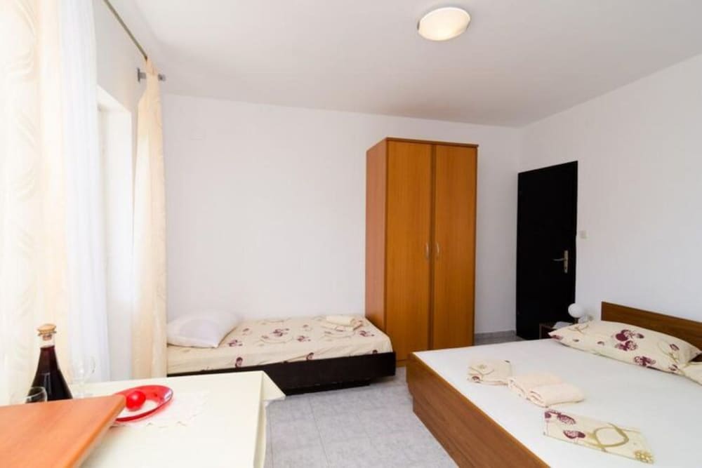 Apartment photo 2