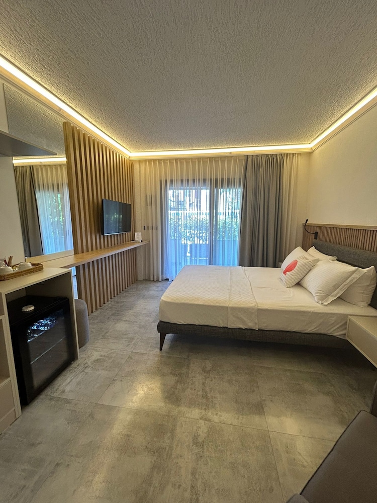 Deluxe Room - Photo 33