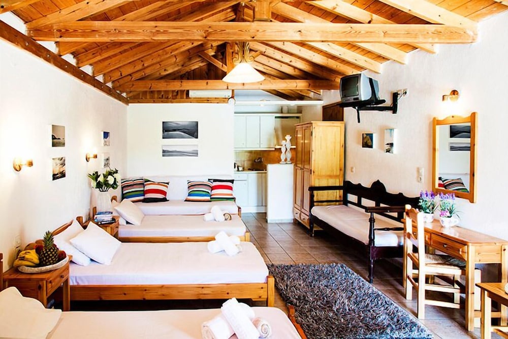 Basic Bungalow, 1 Bedroom, Poolside