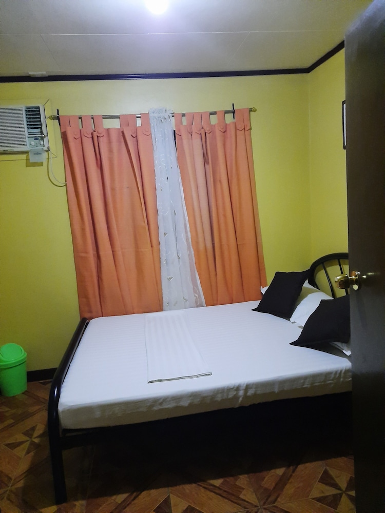 Traditional Room, 1 King Bed, Non Smoking photo 3