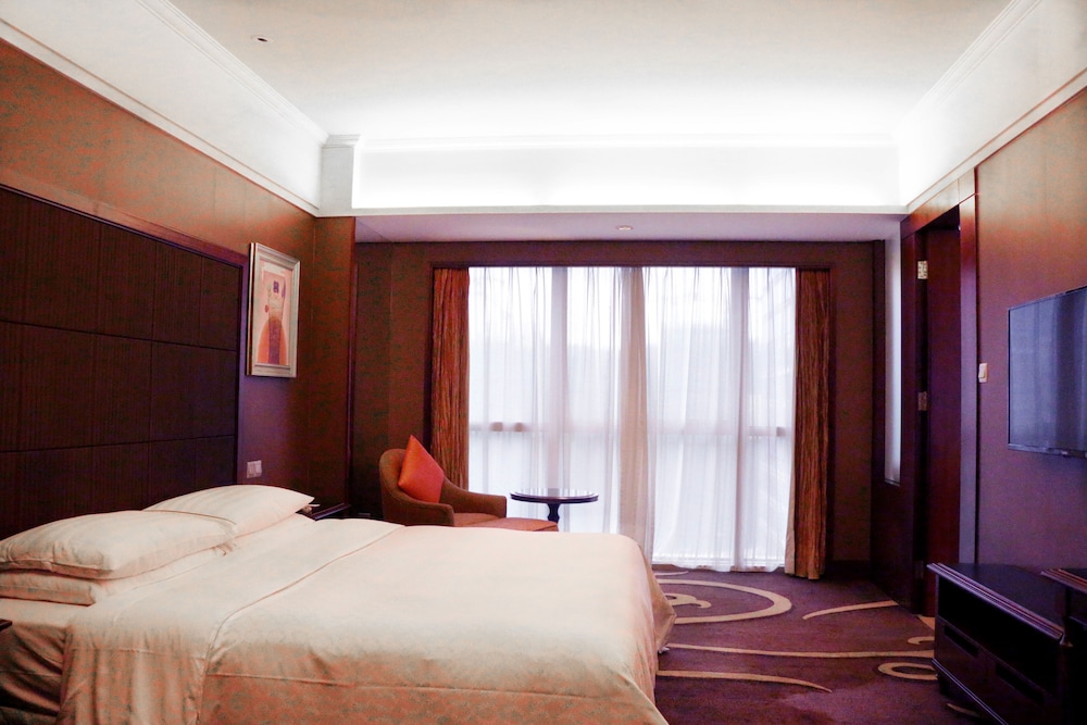 Executive Suite, 1 King Bed - Photo 3