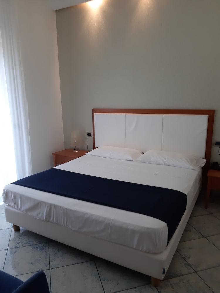 Classic Double or Twin Room photo 3
