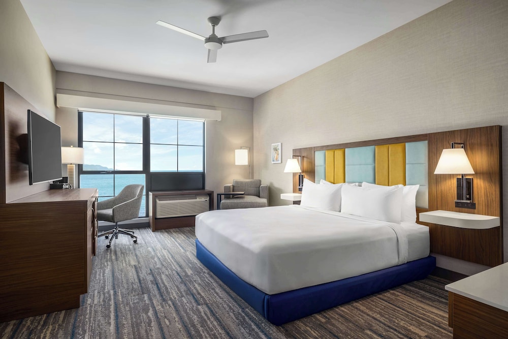 Room, 1 King Bed, Accessible, Ocean View (Roll-In Shower) photo 1