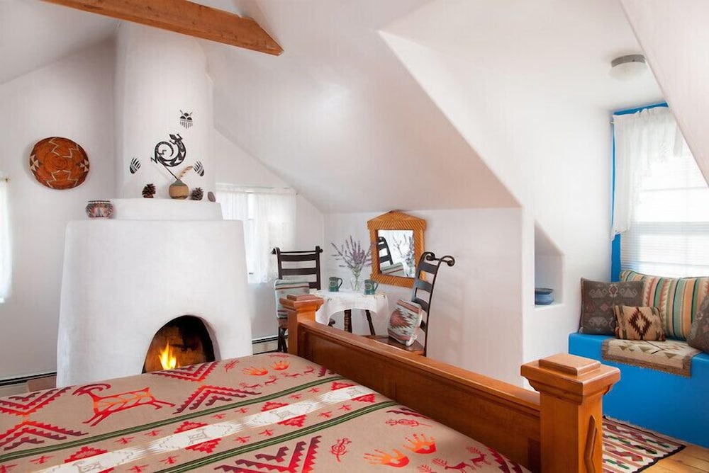 Kiva Room photo 3