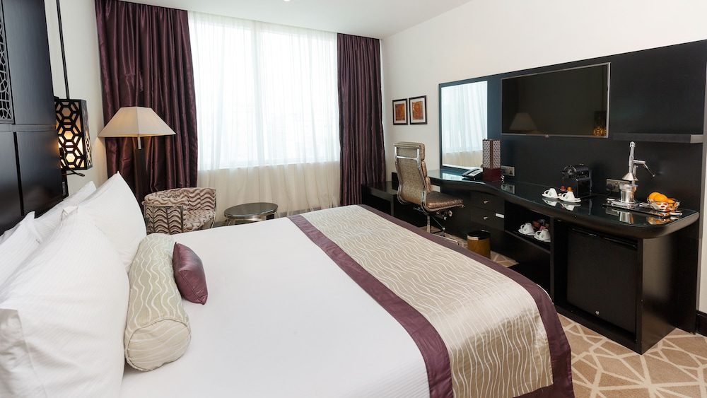Standard Room, 1 King Bed, City View