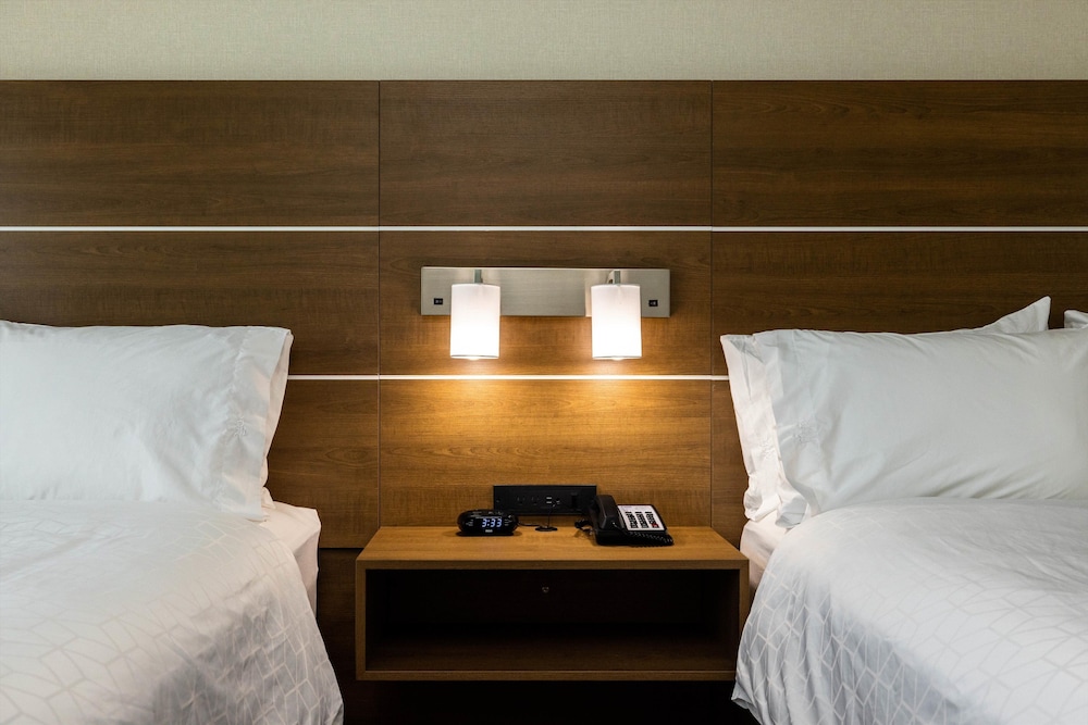 Suite, Multiple Beds - Photo 9