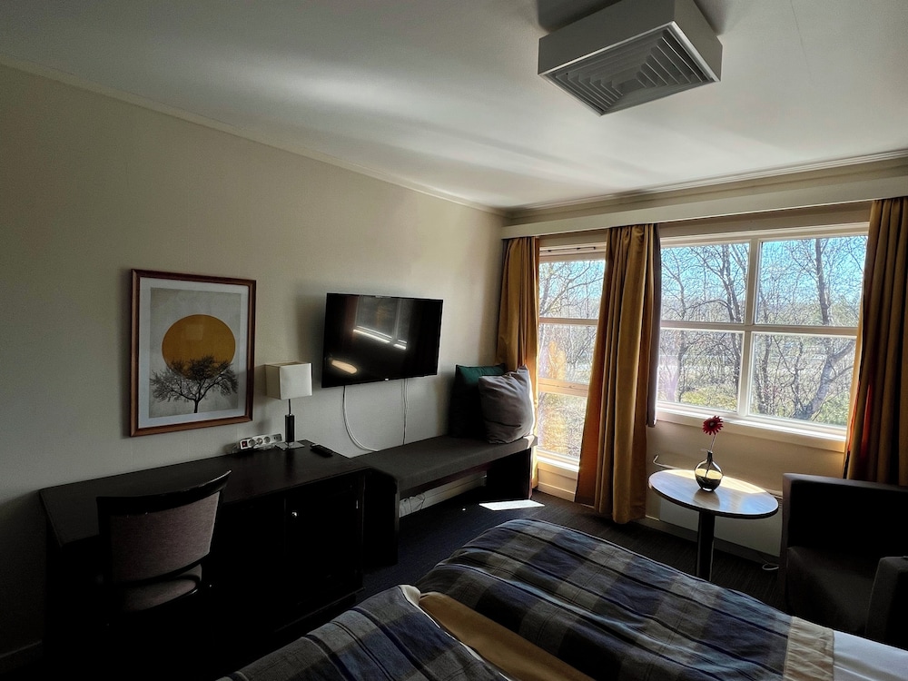 Family Double Room, 1 Queen Bed with Sofa bed photo 3
