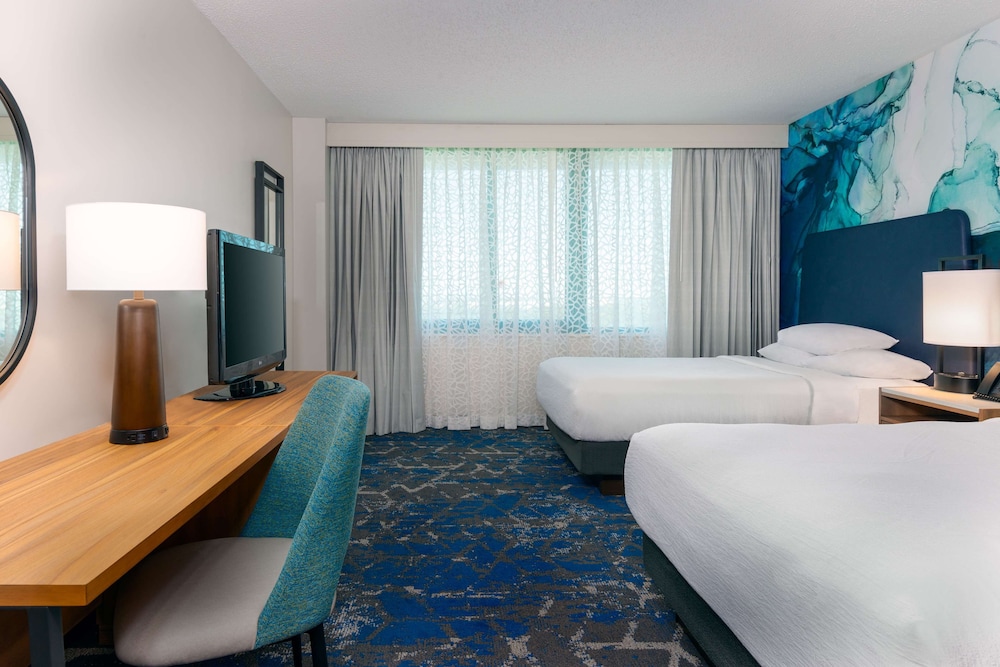 Suite, 2 Double Beds, Accessible, Non Smoking (Hearing) - Photo 3