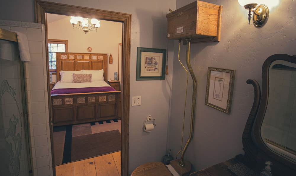 Standard Room, 1 Queen Bed