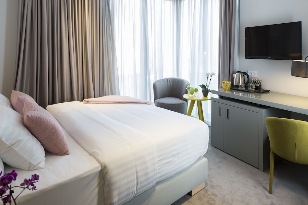 Standard Double or Twin Room, City View