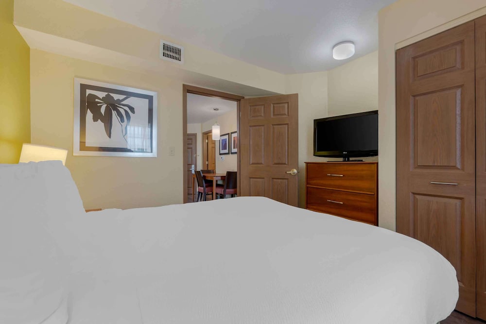 Premium Studio, Non Smoking, Refrigerator & Microwave