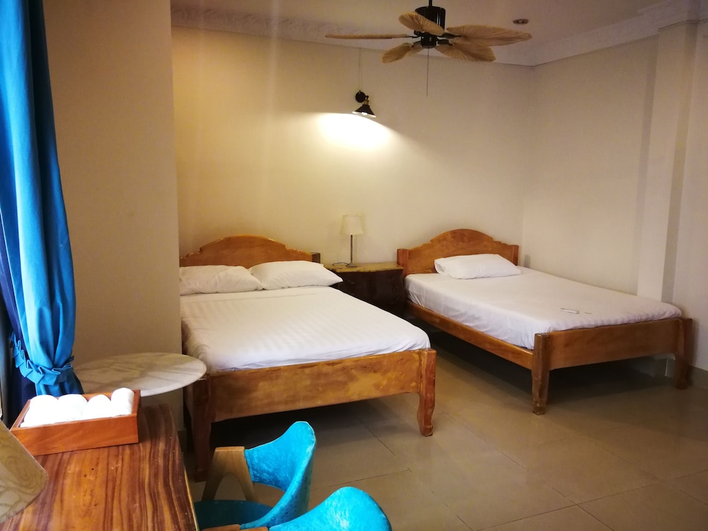 Superior Quadruple Room, Pool View photo 3