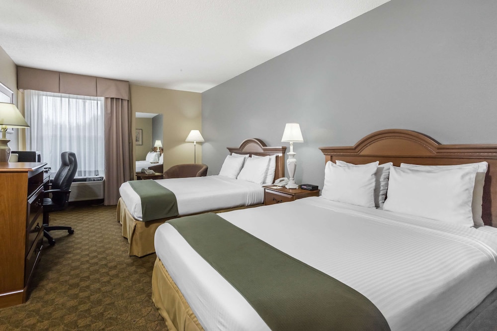 Standard Room, 2 Queen Beds - Photo 1