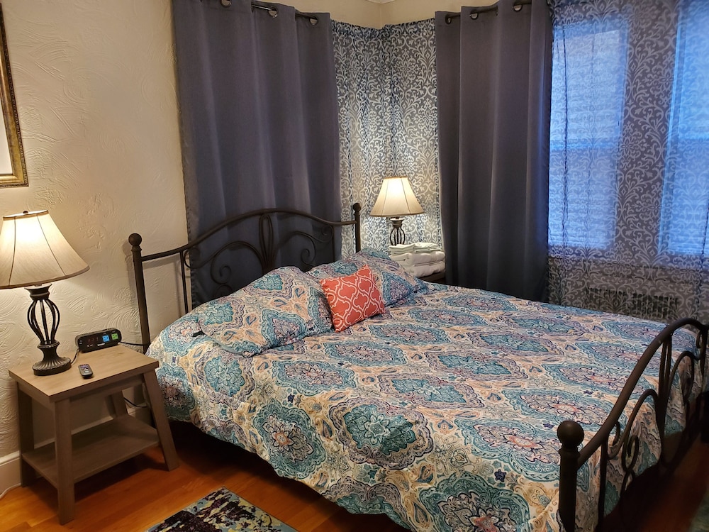 Azurite (Queen room with Shared bathrooms) photo 1
