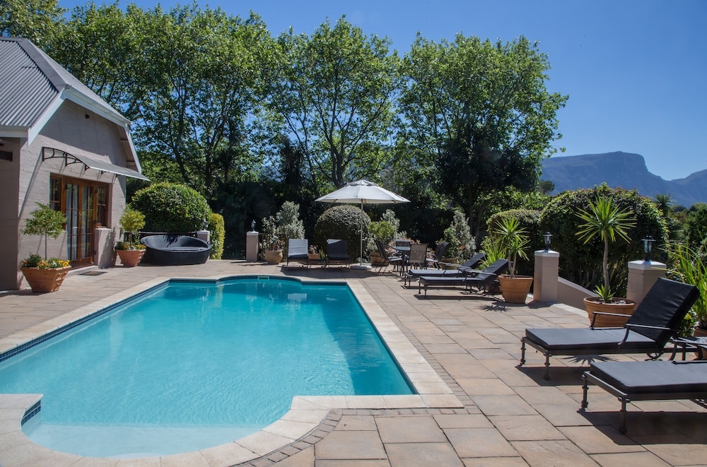 Suite, Poolside - Photo 5