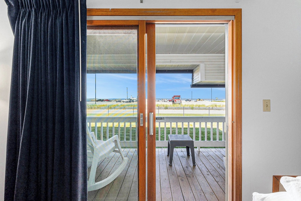 Classic Room, 2 Queen Beds, Lake View photo 3