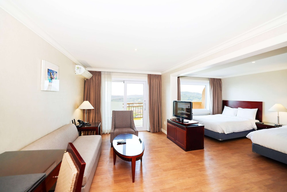 Room, Multiple Beds, Non Smoking