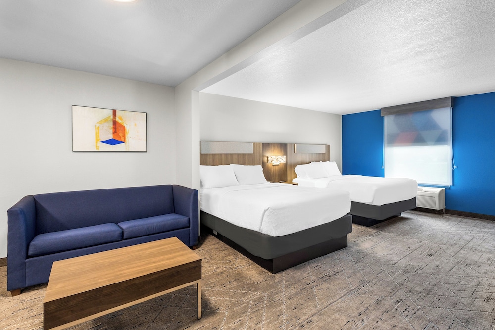 Suite, 2 Queen Beds - Photo 2