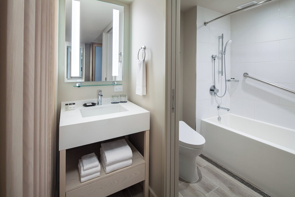 Room, 2 Double Beds, Oceanfront (Diamond Head) thumbnail 5