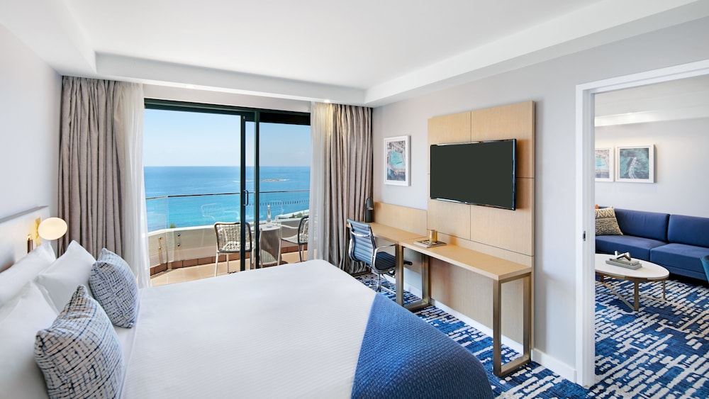 King Ocean Front Deluxe Suite