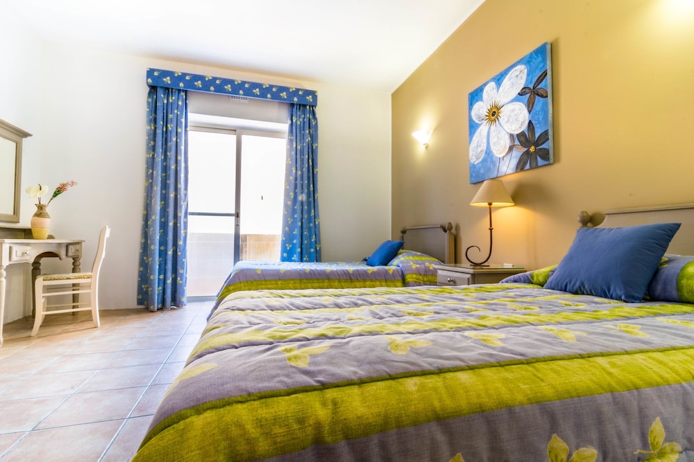Standard Apartment, 2 Bedrooms, Pool Access photo 2