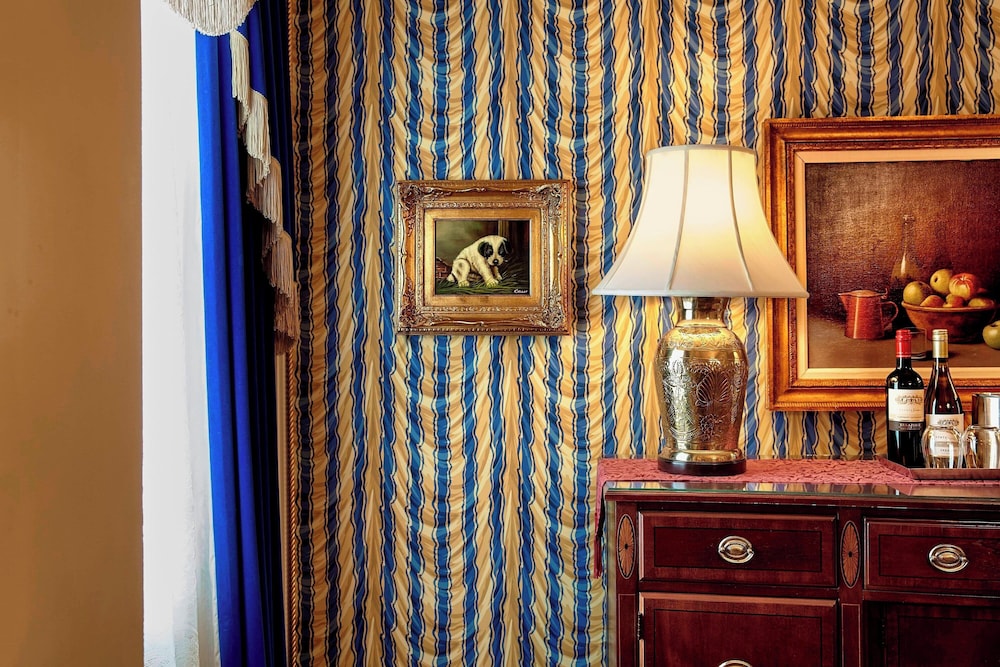 Royal Suite, 1 Bedroom, Corner - Photo 12