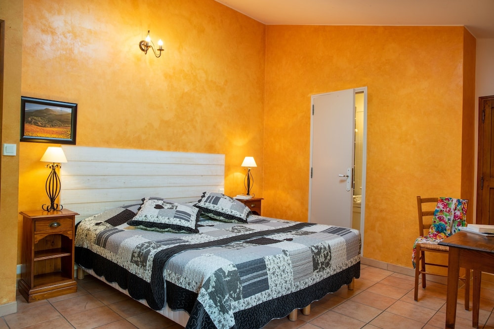 Comfort Triple Room, Ensuite, Garden View (Abricot) photo 1