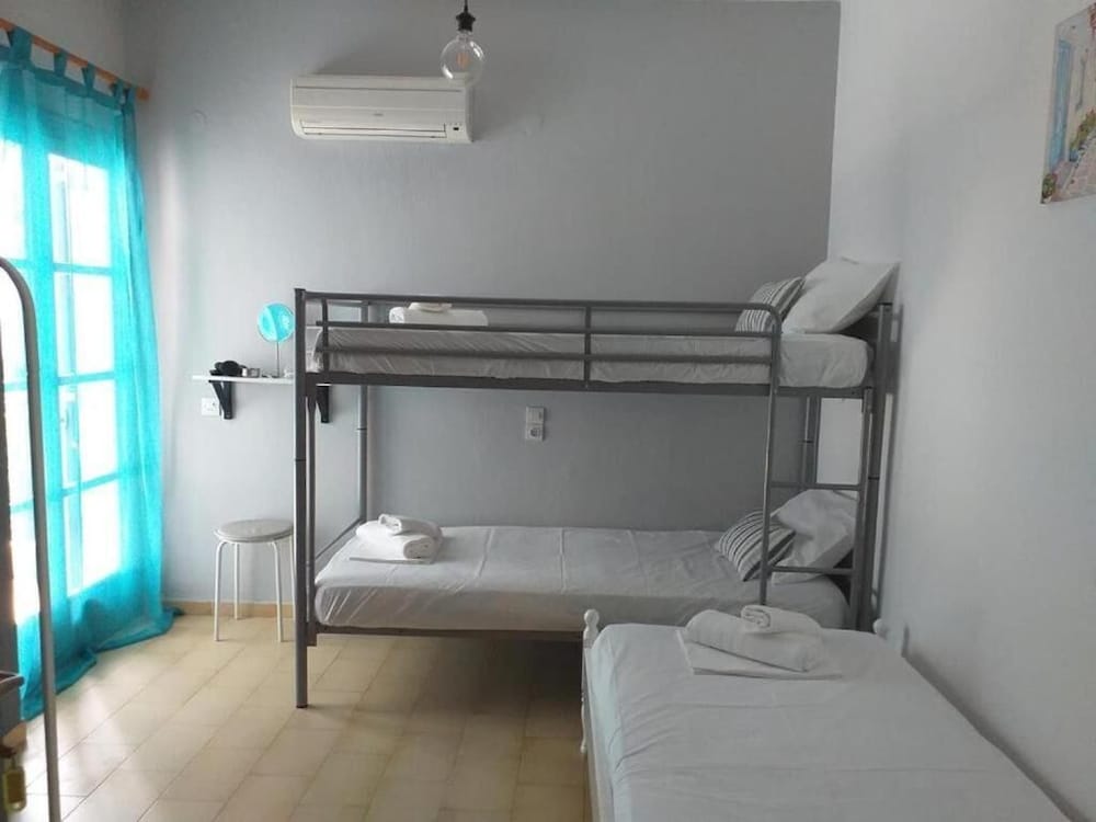 Basic Triple Room, Patio